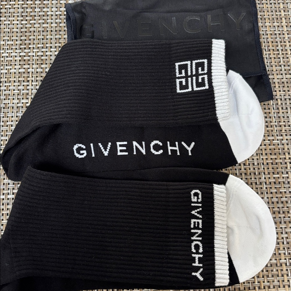 GIVENCHY BLACK/WHITE SOCKS SIZE 43-46 (9.5-11.5) Brand New - Picture 4 of 8